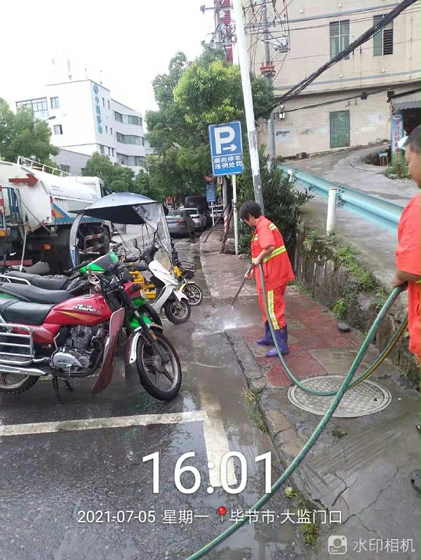 乐冠体育环保：道路清淤
